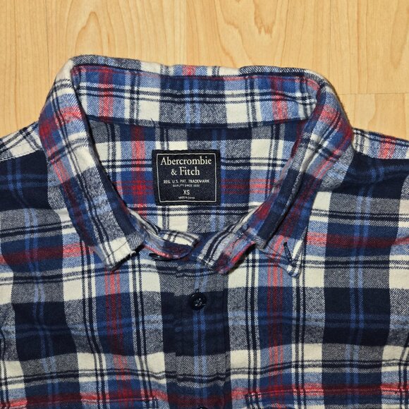 Fantastic Abercrombie & Fitch plaid flannel button down - Picture 1 of 3